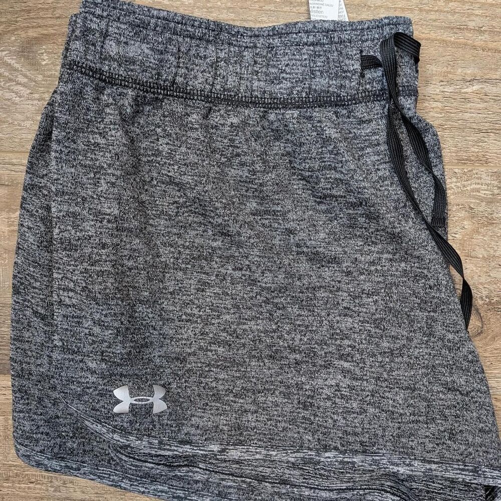 Under-Armour Large Women's Grey and Black Shorts